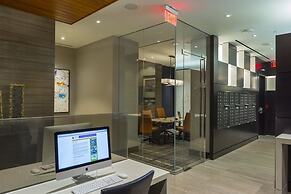 Fantastic Condo with Gym in Crystal City