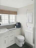 Private Guest House With En-suite, no Full Kitchen