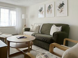 Private Guest House With En-suite, no Full Kitchen