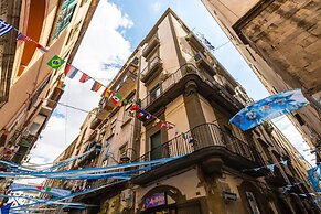 Napoli Street Art Rooms - Wall by Wonderful Italy