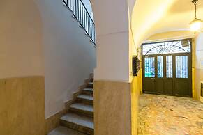 Napoli Street Art Rooms - Wall by Wonderful Italy