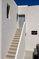 Nastram Suites Oia