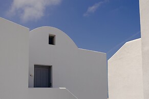 Nastram Suites Oia