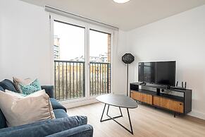 Modern Flat Near City Centre