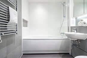 Modern Flat Near City Centre