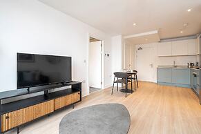Modern Flat Near City Centre