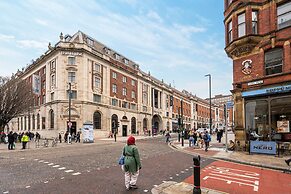 Designer Flat Near City Centre