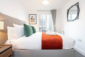 Waterside Flat in Central Leeds