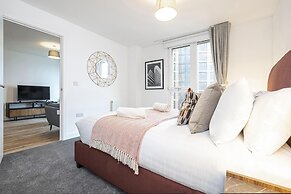 Waterside Flat in Central Leeds