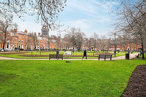 Waterside Flat in Central Leeds