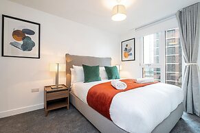 Waterside Flat in Central Leeds