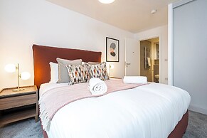 Waterside Flat in Central Leeds