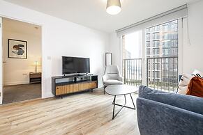 Waterside Flat in Central Leeds