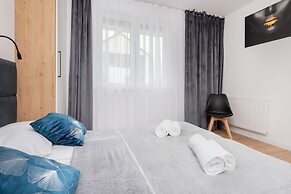 Apartment With Terrace Dębki by Renters