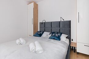 Apartment With Terrace Dębki by Renters