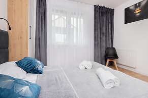 Apartment With Terrace Dębki by Renters