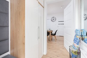 Apartment With Terrace Dębki by Renters