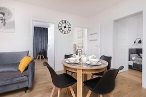 Apartment With Terrace Dębki by Renters