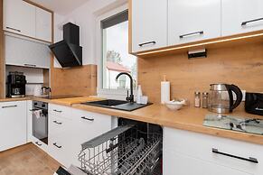 Apartment With Terrace Dębki by Renters