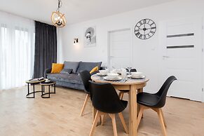 Apartment With Terrace Dębki by Renters