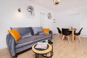 Apartment With Terrace Dębki by Renters