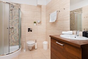 Willa 4 Pory Roku Apartment by Renters