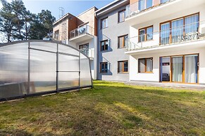 Willa 4 Pory Roku Apartment by Renters