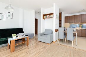 Willa 4 Pory Roku Apartment by Renters
