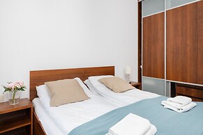 Willa 4 Pory Roku Apartment by Renters