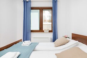 Willa 4 Pory Roku Apartment by Renters