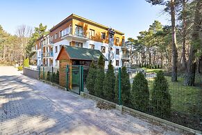 Willa 4 Pory Roku Apartment by Renters