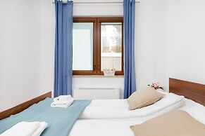 Willa 4 Pory Roku Apartment by Renters