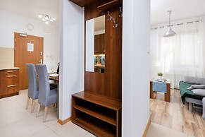 Willa 4 Pory Roku Apartment by Renters