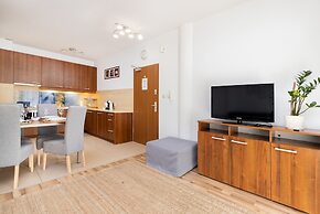 Willa 4 Pory Roku Apartment by Renters