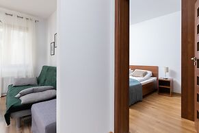 Willa 4 Pory Roku Apartment by Renters