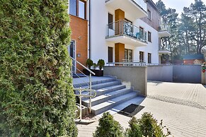 Willa 4 Pory Roku Apartment by Renters