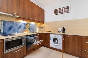 Willa 4 Pory Roku Apartment by Renters