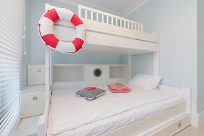 Sailor Apartment by Renters Prestige