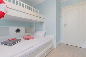 Sailor Apartment by Renters Prestige