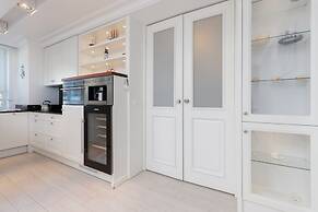 Sailor Apartment by Renters Prestige