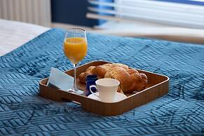 Sailor Apartment by Renters Prestige