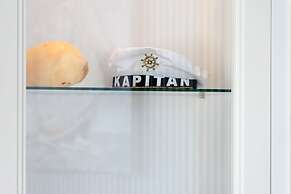 Sailor Apartment by Renters Prestige