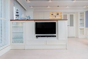 Sailor Apartment by Renters Prestige