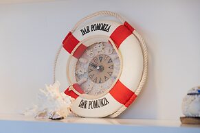 Sailor Apartment by Renters Prestige