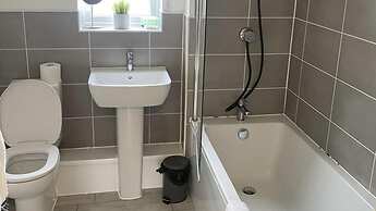 1br-sleeps3-parking-nearcitycentre-shoppingcentre