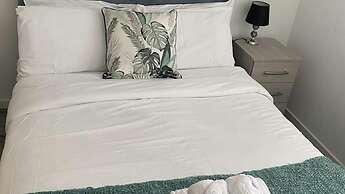1br-sleeps3-parking-nearcitycentre-shoppingcentre