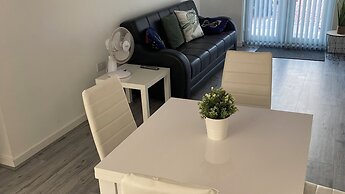 1br-sleeps3-parking-nearcitycentre-shoppingcentre