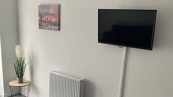 1br-sleeps3-parking-nearcitycentre-shoppingcentre
