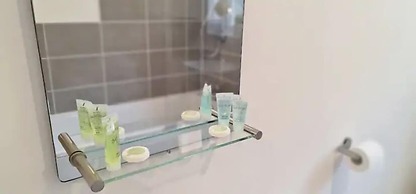 1br-sleeps3-parking-nearcitycentre-shoppingcentre