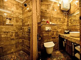 Hotel Cresent Near Assi Ghat